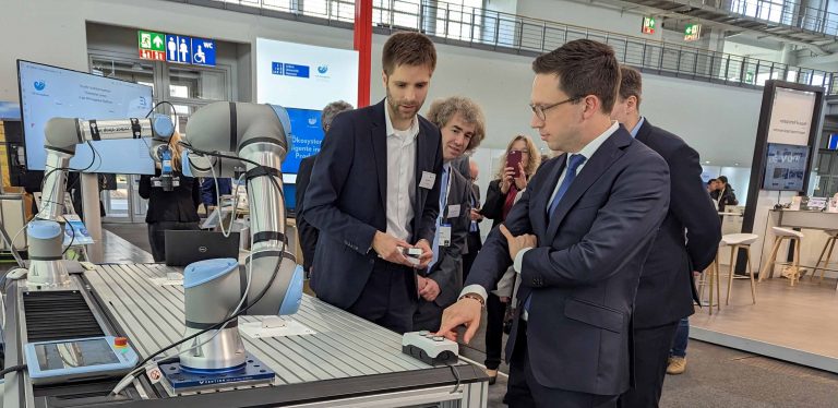 Wissenschaftsminister Mohrs und hochrangige acatech-Delegation besuchen IIP-Ecosphere auf der Hannover Messe